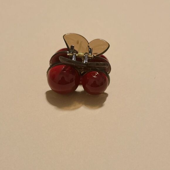 Cherry Hair Clip S930 - Picture 3 of 5